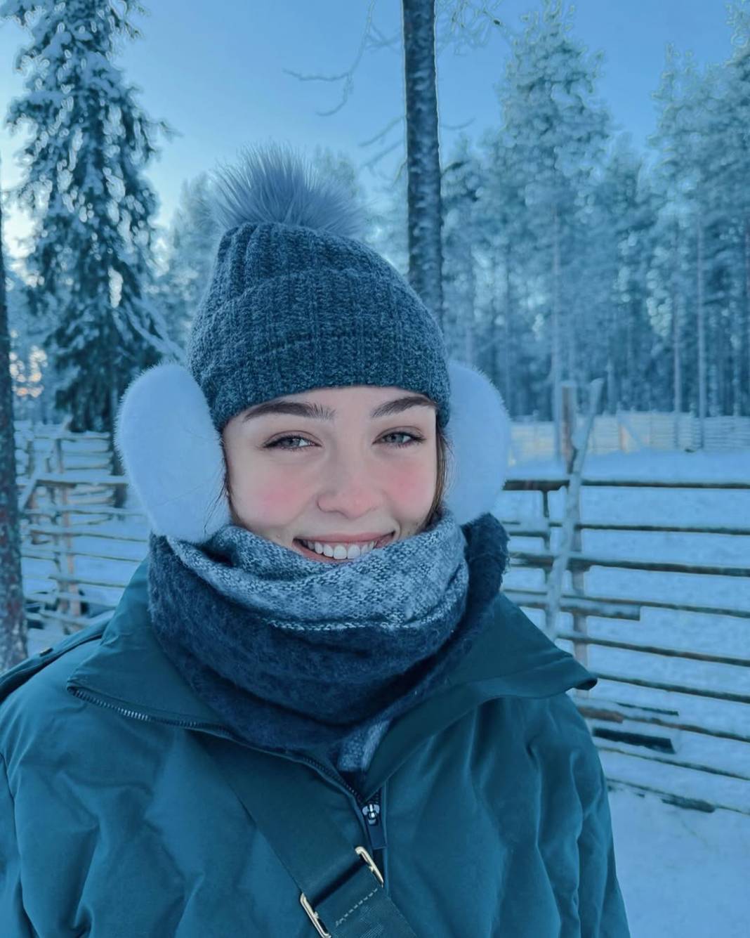 Finlandiya'dan sevgiler yolladı. Karlar prensesi Zehra Güneş'in donduran fotoğrafları 11